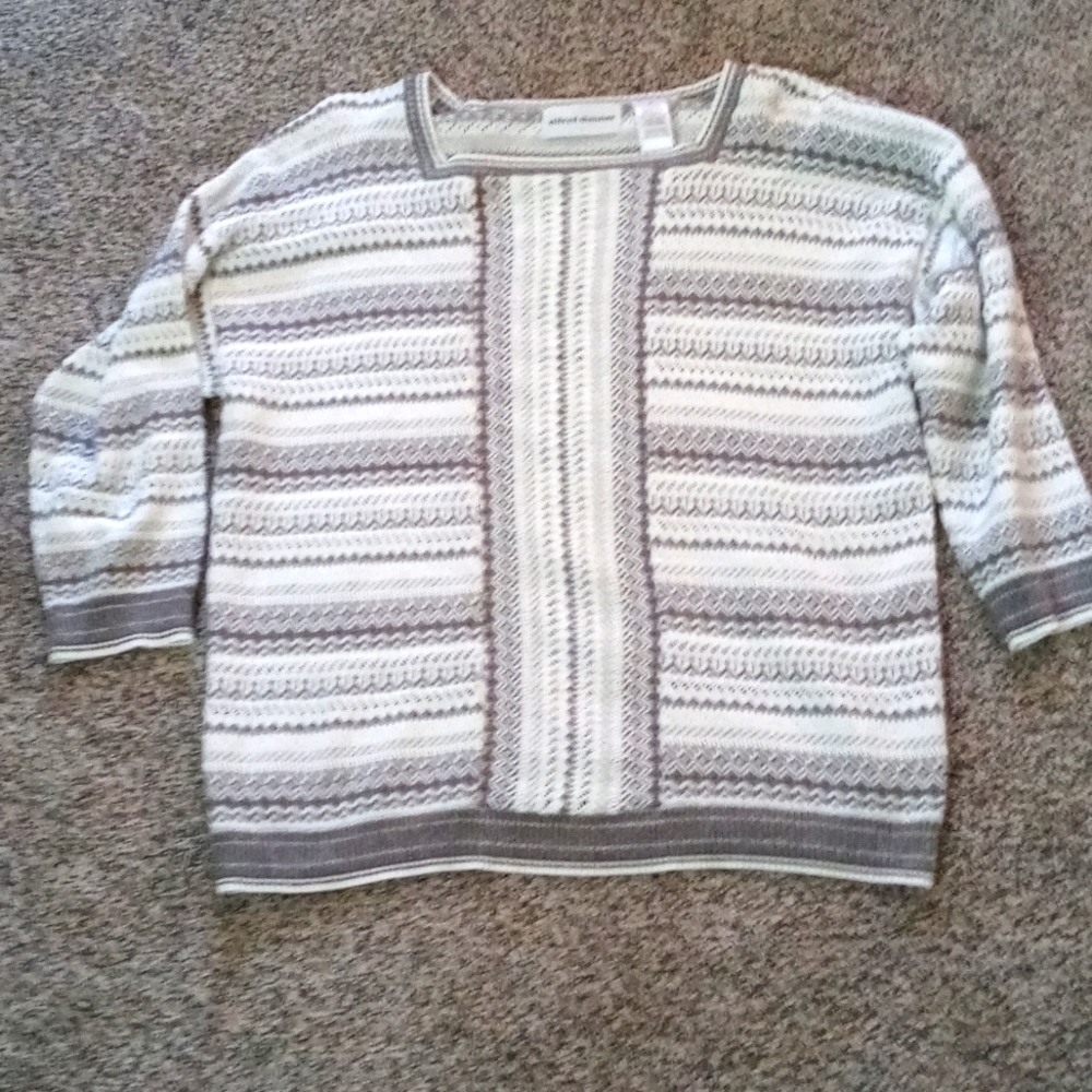 Beautiful Alfred Dunner sweater 3/4 sleeves light weight sz med